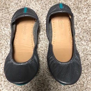Tieks by Gavrieli- size 7- metallic pewter